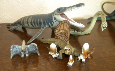 Ptéranodon, famille de dimetedons, kronosaurus et elasmosaure. Crédit : Chris Bellabas